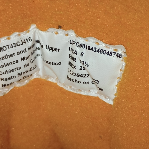 NWT woman Snow boots sz 8 - Picture 6 of 6